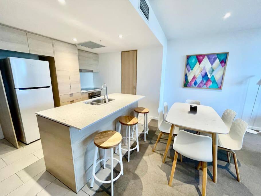 Broadbeach Apartment Level 10 With Beach Views Gold Coast Bagian luar foto
