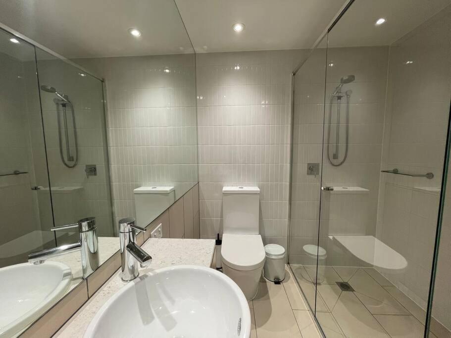Broadbeach Apartment Level 10 With Beach Views Gold Coast Bagian luar foto