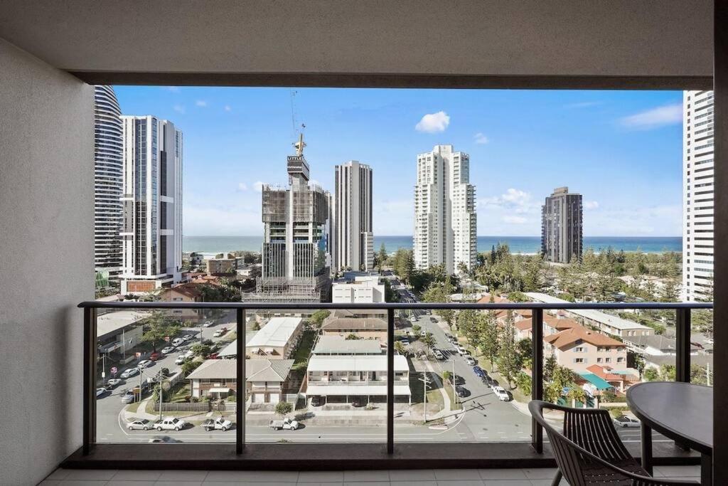 Broadbeach Apartment Level 10 With Beach Views Gold Coast Bagian luar foto