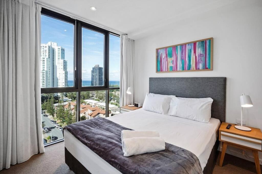 Broadbeach Apartment Level 10 With Beach Views Gold Coast Bagian luar foto