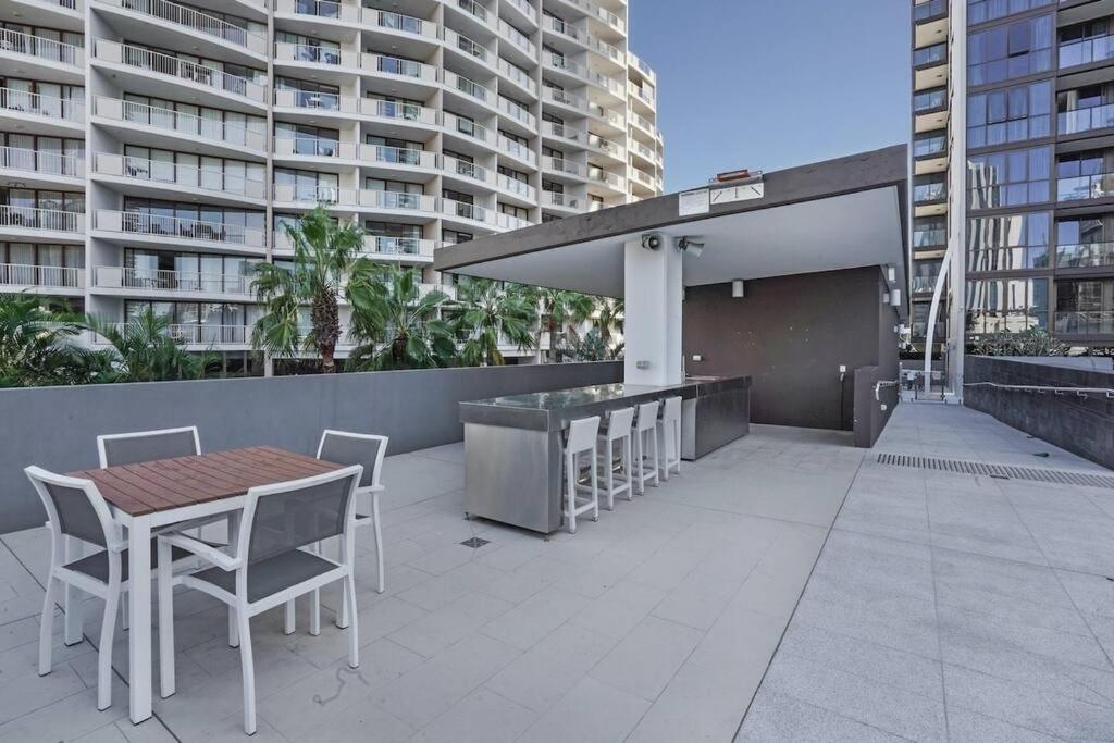 Broadbeach Apartment Level 10 With Beach Views Gold Coast Bagian luar foto