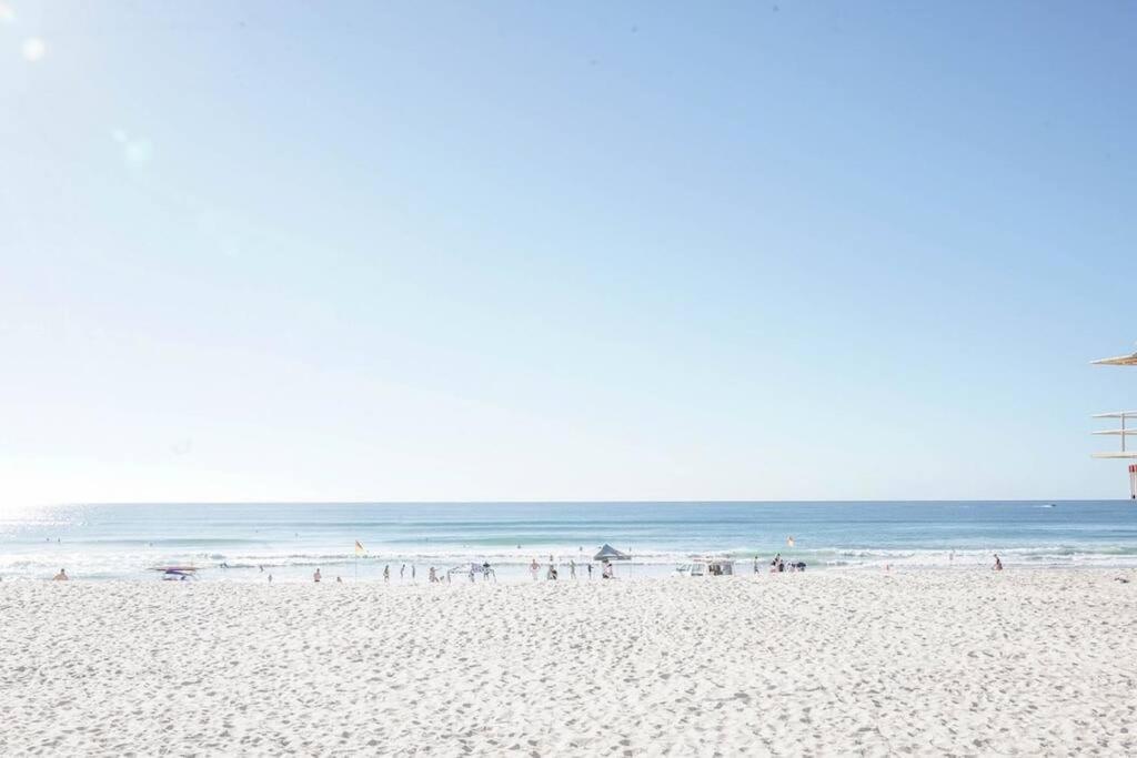 Broadbeach Apartment Level 10 With Beach Views Gold Coast Bagian luar foto
