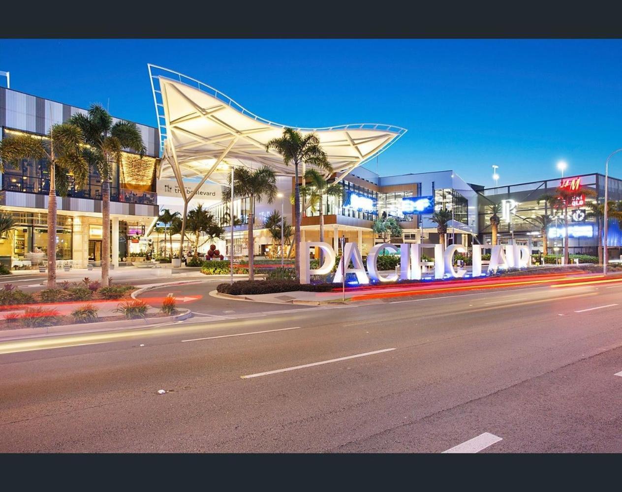 Broadbeach Apartment Level 10 With Beach Views Gold Coast Bagian luar foto